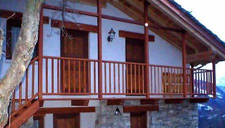 Eco Chalet Maison Dominique Challand-Saint-Anselme Exterior photo